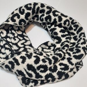 +2🛍Leopard Animal Print Knit Rounded Scarf
